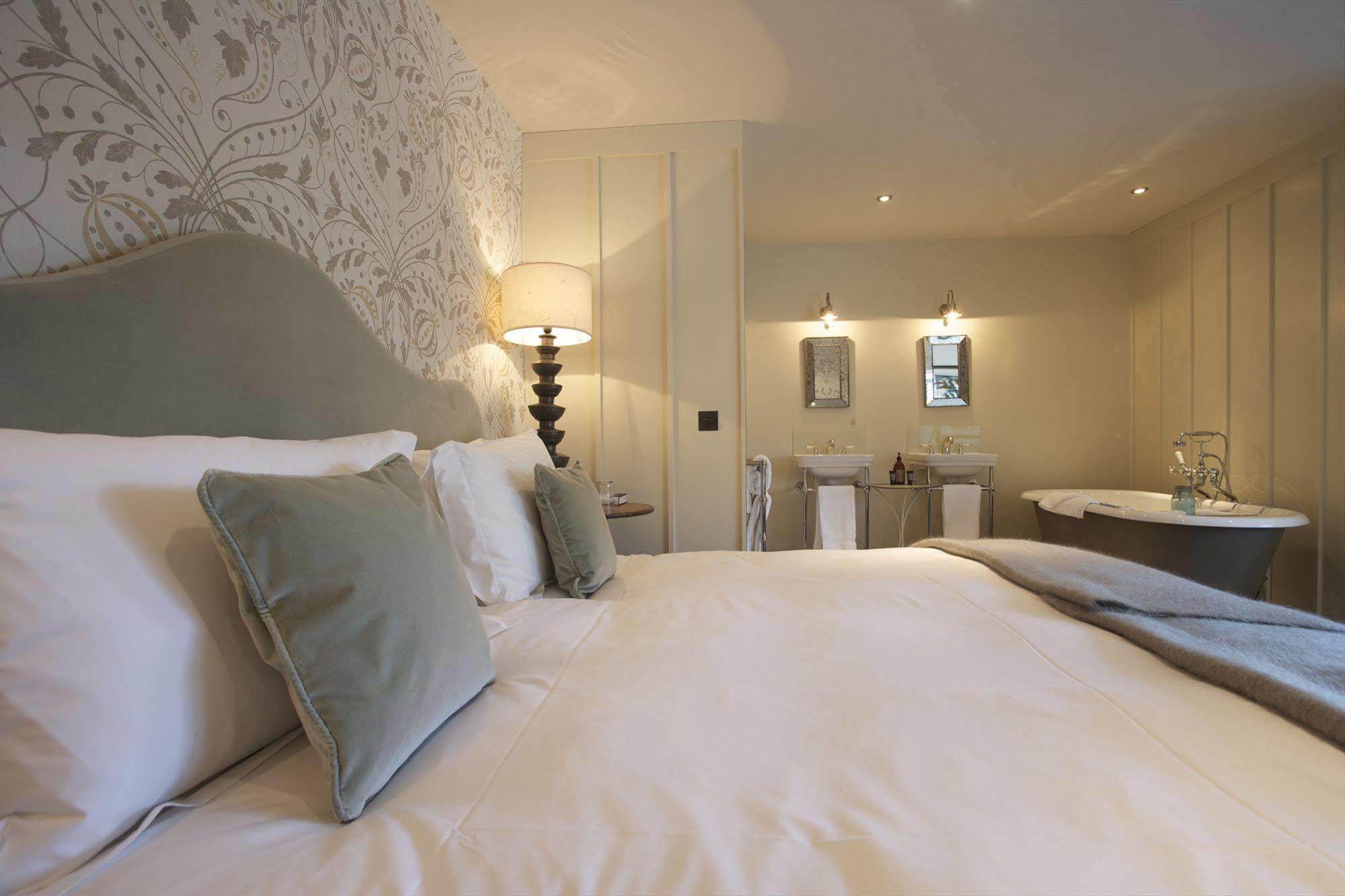 The Wheatsheaf Inn Bourton-on-the-Water Esterno foto